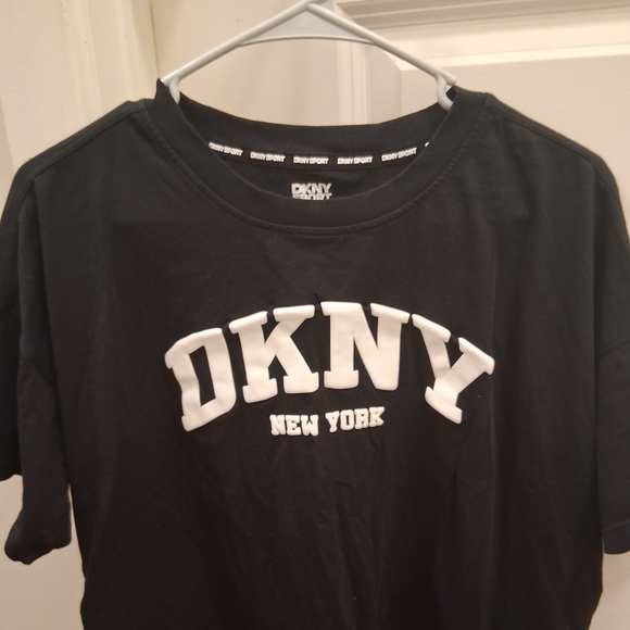 DKNY Black T-Shirt - Picture 1 of 2